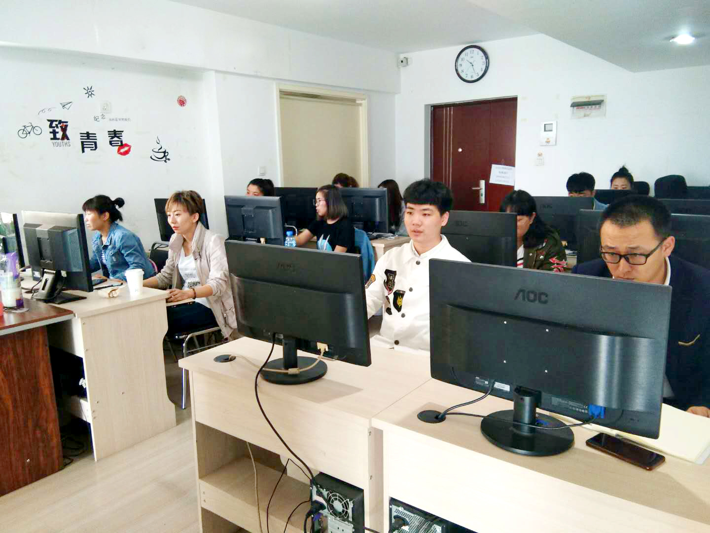 超凡教育咨詢(xún) 精準(zhǔn)導(dǎo)航，引領(lǐng)教育新航向